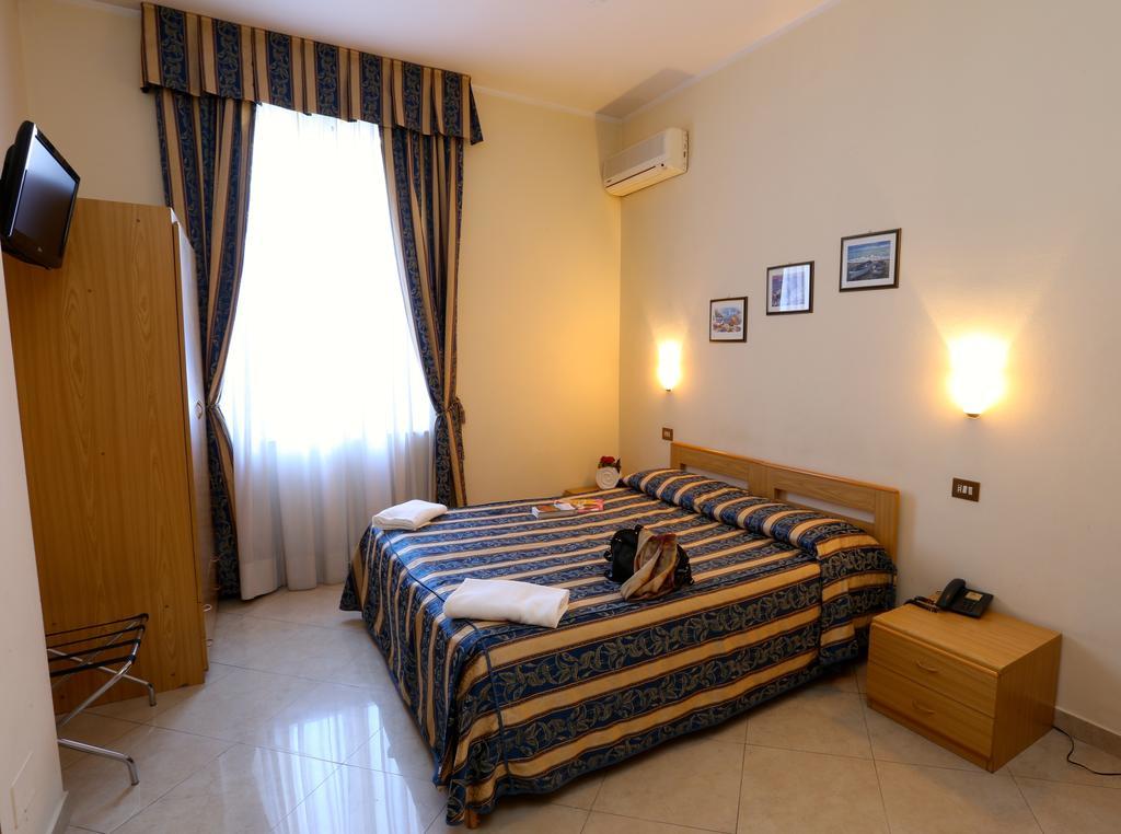 Hotel Loreto Milánó Szoba fotó